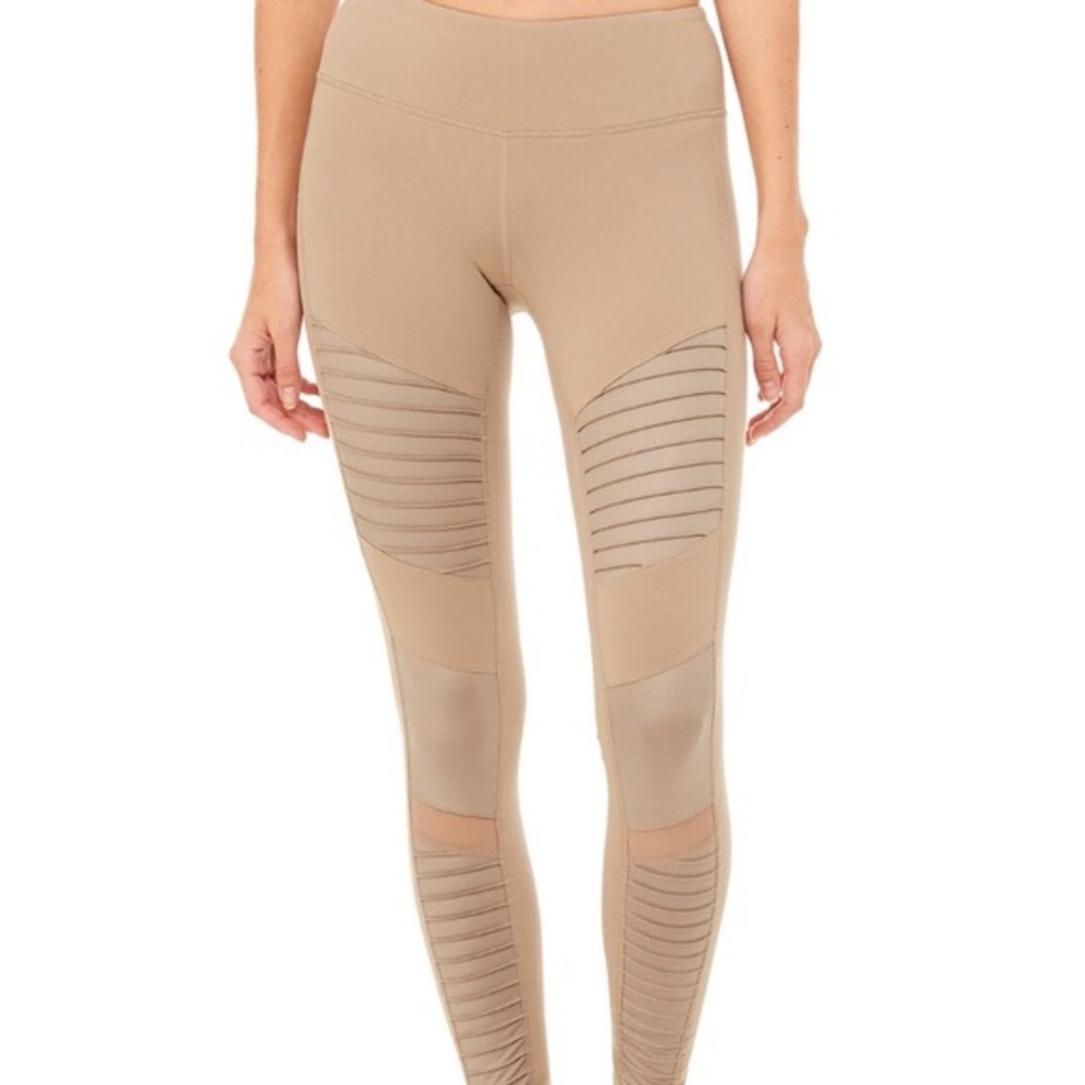 NEVER BEFORE WORN ALO LEGGING
